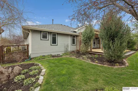 Exterior - 610 Ruby Rd, Papillion, NE 68133 photo 4 of 9