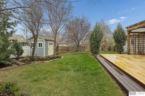 Exterior - 610 Ruby Rd, Papillion, NE 68133 photo 6 of 9