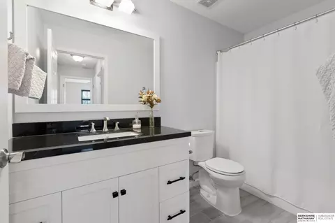 Bath - 610 Ruby Rd, Papillion, NE 68133 photo 2 of 3