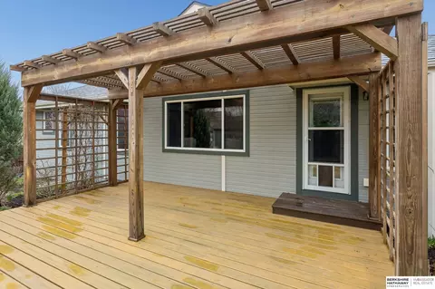 Exterior - 610 Ruby Rd, Papillion, NE 68133 photo 7 of 9