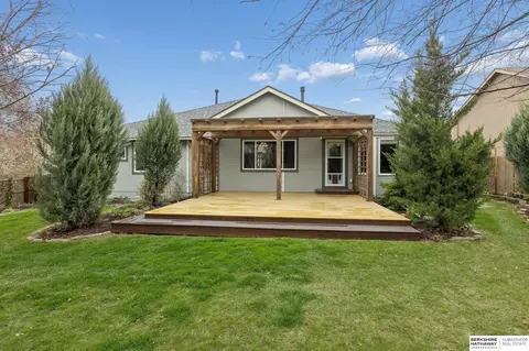 Exterior - 610 Ruby Rd, Papillion, NE 68133 photo 5 of 9