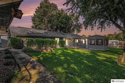 2109 W Shore Dr, Union, NE 68455