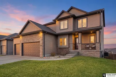 1330 Blue Spruce Dr, Lincoln, NE 68505