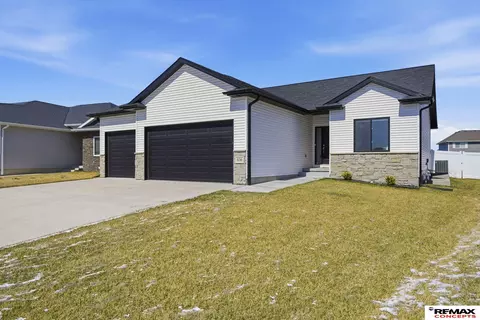 836 W Miramonte Rd, Lincoln, NE 68523