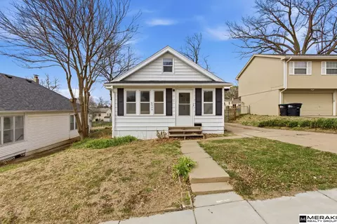 6924 Wirt St, Omaha, NE 68104
