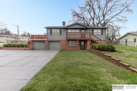 3103 S 50th St, Omaha, NE 68106