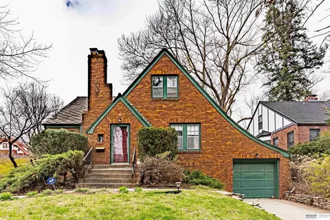 2502 Country Club Ave, Omaha, NE 68104