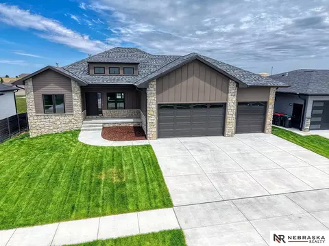 7630 Ponce Dr, Lincoln, NE 68516