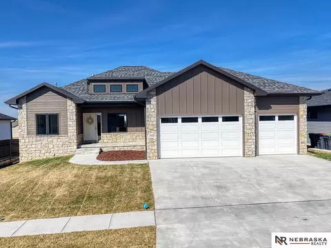 7630 Ponce Dr, Lincoln, NE 68516