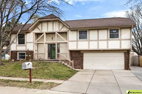 2714 N 129th Cir, Omaha, NE 68164