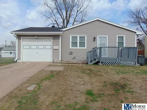 2303 S 12th St, Council Bluffs, IA 51501