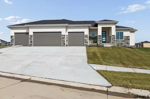 5705 N 197 Ave, Elkhorn, NE 68022