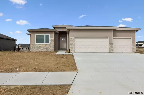19509 Ellison Ave, Elkhorn, NE 68022