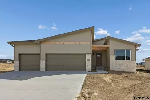21156 Hartman Ave, Elkhorn, NE 68022