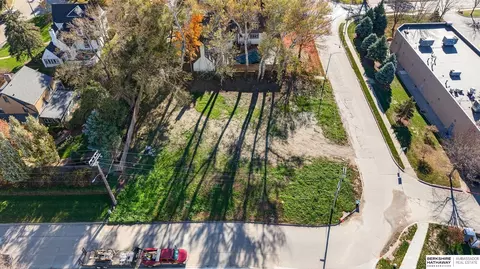 201 S 71st St, Omaha, NE 68132