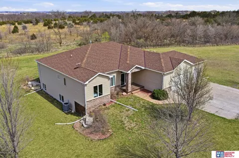 1530 Deer Trl, Roca, NE 68430