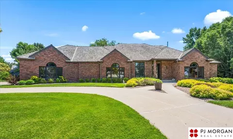 733 N 157th Cir, Omaha, NE 68118