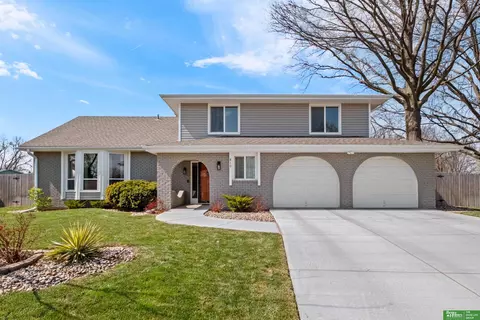 810 Galway Cir, Papillion, NE 68046