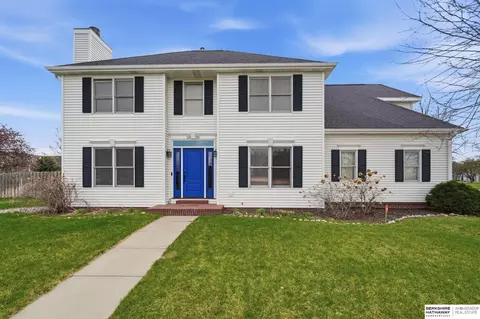 2820 Crown Pointe Cir, Lincoln, NE 68506