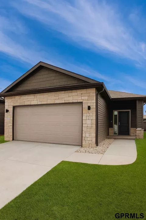 3841 Cabo Dr, Lincoln, NE 68516