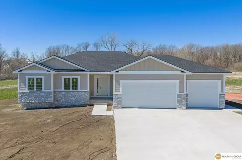 606 Harvest Hills Dr, Woodbine, IA 51579