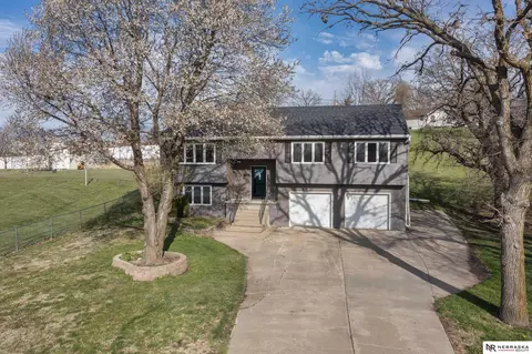 9316 Talmadge Rd, Plattsmouth, NE 68048