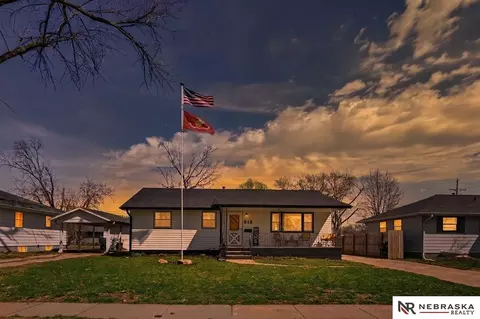 618 N 15th St, Blair, NE 68008