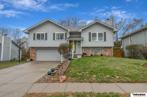 8832 N 83rd Ave, Omaha, NE 68122