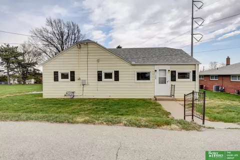 1706 Childs Rd W, Bellevue, NE 68147