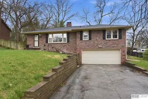 9213 Hickory St, Omaha, NE 68124