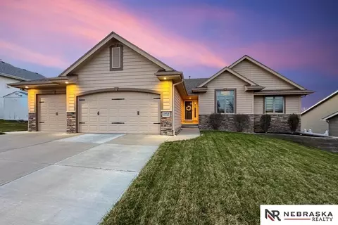 19518 Wirt St, Elkhorn, NE 68022