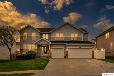 8916 N 156th Ave, Bennington, NE 68007