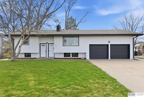 602 S Monroe St, Papillion, NE 68046