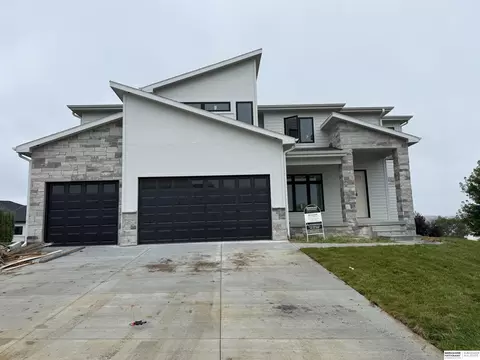 2432 S 182nd Cir, Omaha, NE 68130