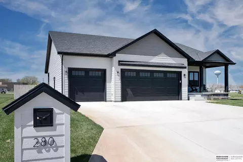 280 N 19th St, Geneva, NE 68361