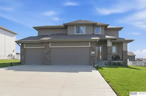 11715 S 110th Ave, Papillion, NE 68046