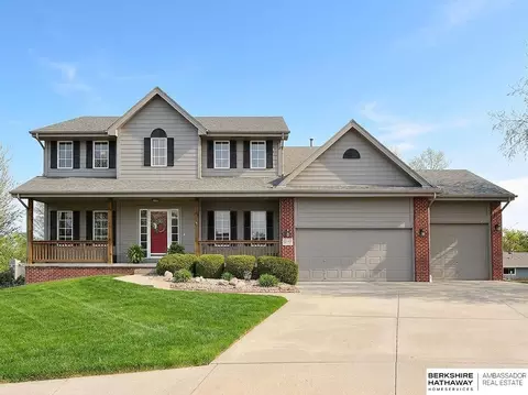 9022 Bayberry Cir, La Vista, NE 68128