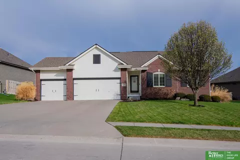 9416 S 69th St, Papillion, NE 68133