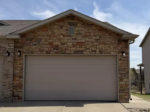 1191 Turtle Creek Rd, Lincoln, NE 68521