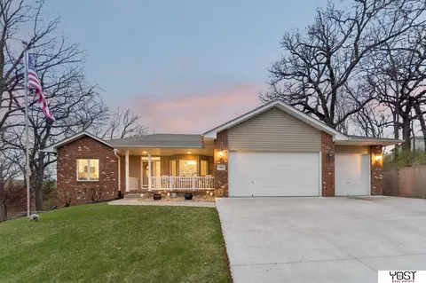 1401 Beaver Lake Blvd, Plattsmouth, NE 68048