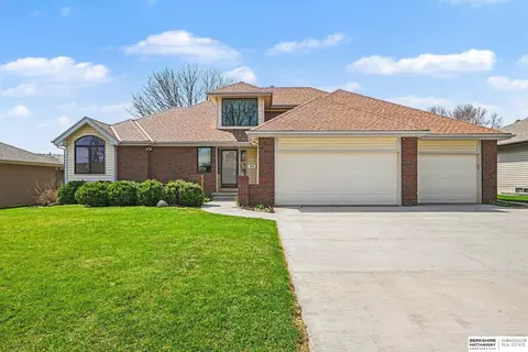 3826 N 207th St, Elkhorn, NE 68022