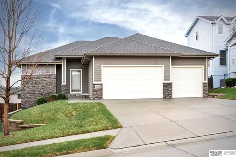 18301 Dewey Ave, Elkhorn, NE 68022