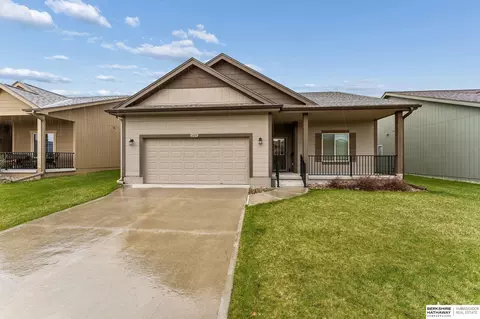 6915 N 142nd Ave, Omaha, NE 68114
