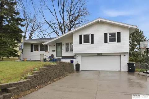 9818 Evans St, Omaha, NE 68134