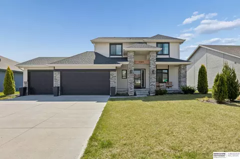 11161 Sunburst Dr, Papillion, NE 68046