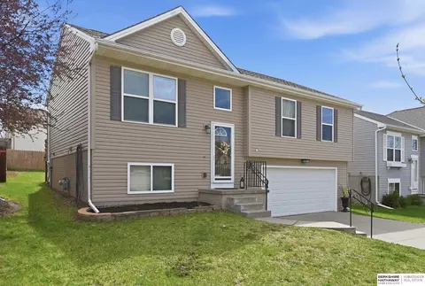 19513 T St, Omaha, NE 68135