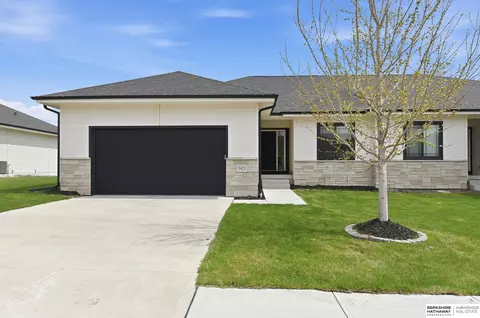 5421 N 209th St, Elkhorn, NE 68022