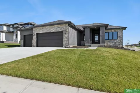 3321 S 212th St, Elkhorn, NE 68022