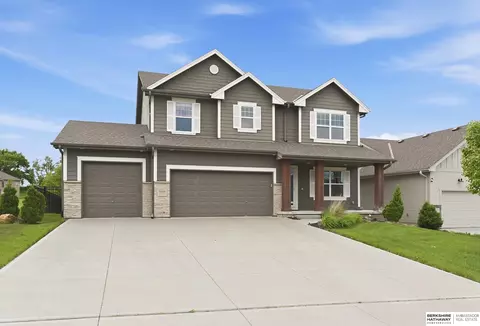17021 Aurora St, Omaha, NE 68136