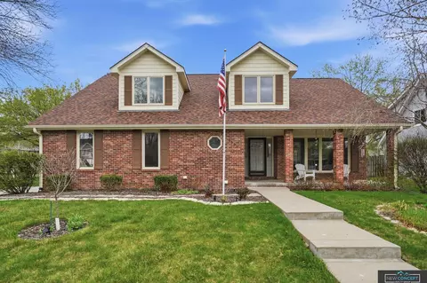 6600 Crooked Creek Dr, Lincoln, NE 68516